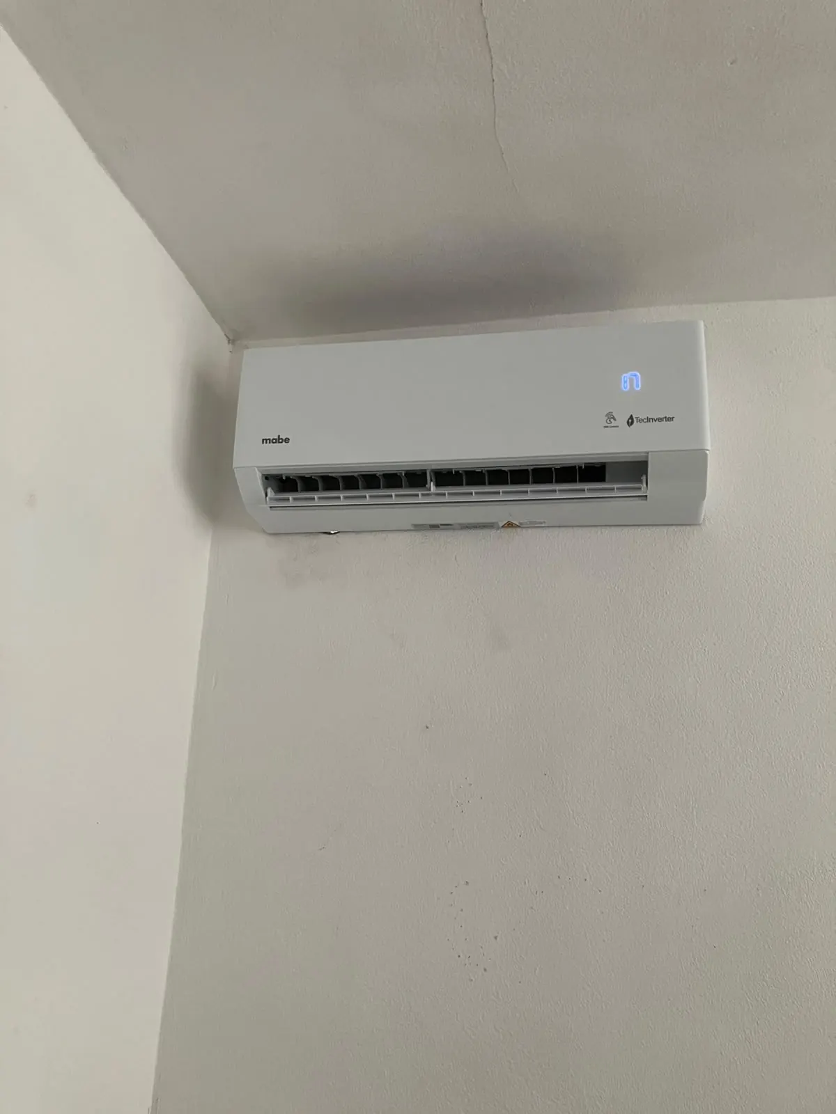 Aire acondicionado Mabe instalado por EVR Air Conditioner